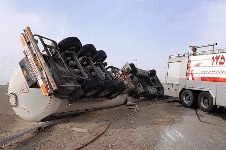 تانکر حامل مازوت در محور کاشان ـ نطنز واژگون شد؛ یک مصدوم بر جای ماند
