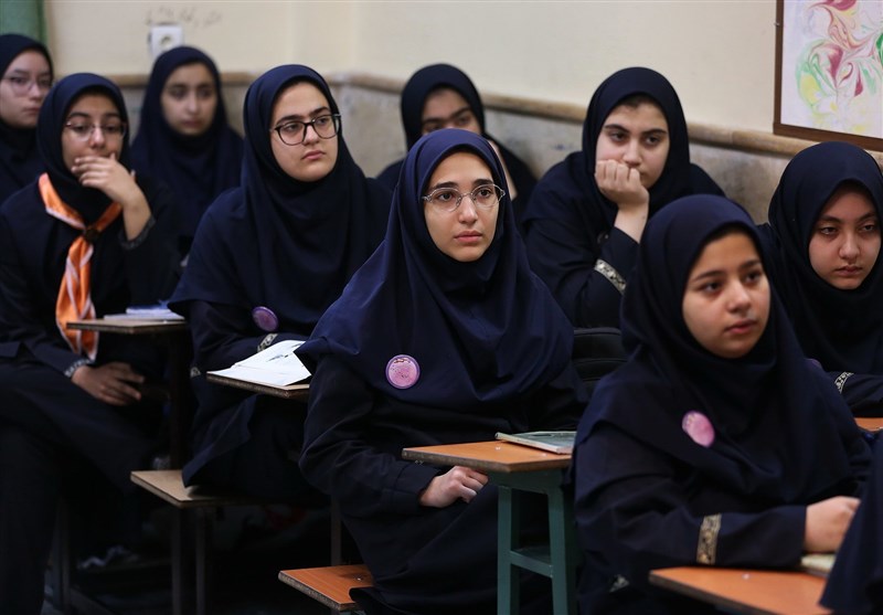 هشدار اتاق اصناف کاشان درباره تخلفات فروش لباس فرم مدارس؛ گزارش مردمی تخلفات بررسی می‌شود